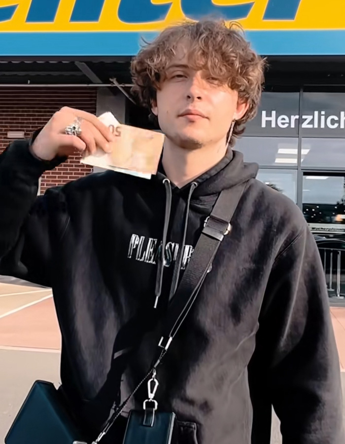 Germany’s “Hottest” Unemployed Man Sparks Outrage Teaching People How To Live Off Welfare