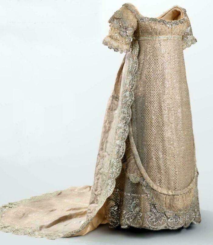 103 Historical Garments That Would Break The Internet If Anyone Wore Them Today (New Pics)