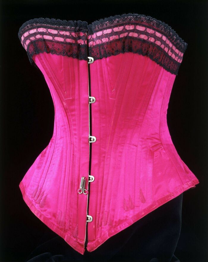 103 Historical Garments That Would Break The Internet If Anyone Wore Them Today (New Pics)