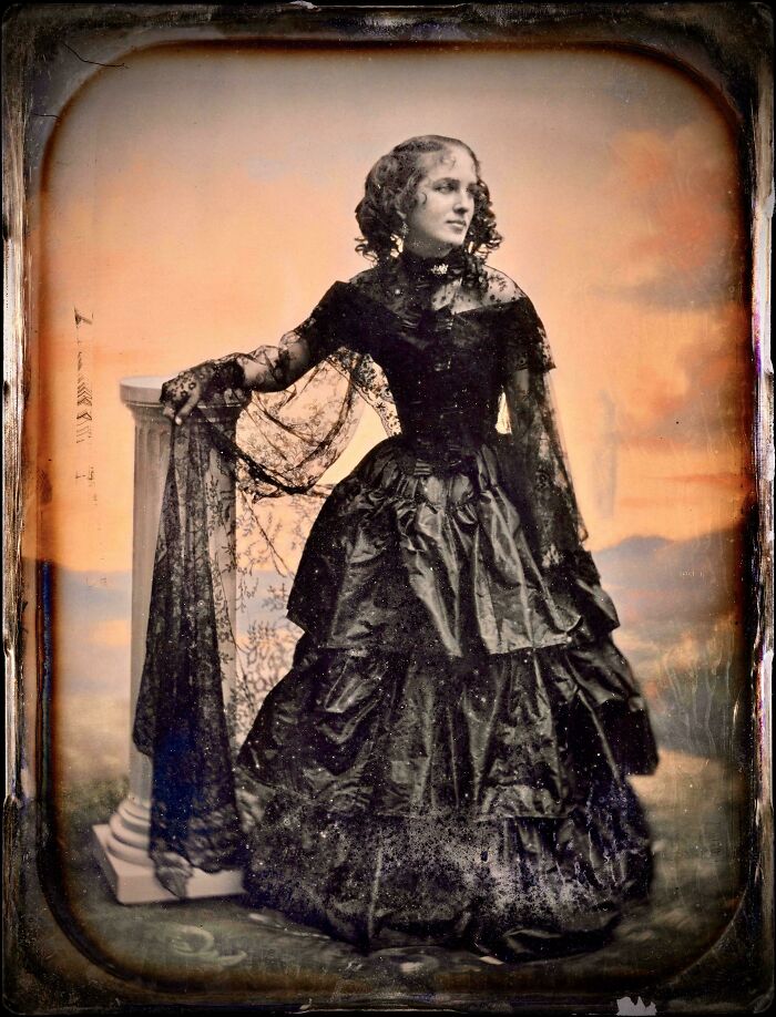 103 Historical Garments That Would Break The Internet If Anyone Wore Them Today (New Pics)