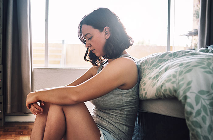 Woman Moves In With Her Boyfriend Of 5 Months, Suddenly Her Things Start Disappearing Woman Moves In With Her Boyfriend Of 5 Months, Suddenly Her Things Start Disappearing