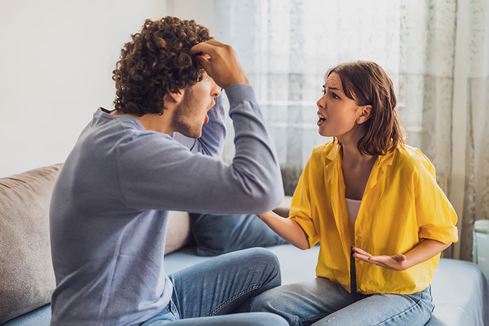 Woman Moves In With Her Boyfriend Of 5 Months, Suddenly Her Things Start Disappearing Woman Moves In With Her Boyfriend Of 5 Months, Suddenly Her Things Start Disappearing
