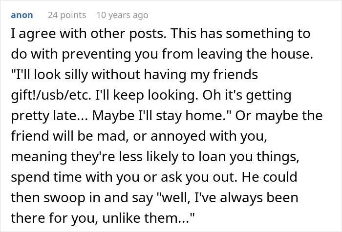 Woman Moves In With Her Boyfriend Of 5 Months, Suddenly Her Things Start Disappearing Woman Moves In With Her Boyfriend Of 5 Months, Suddenly Her Things Start Disappearing