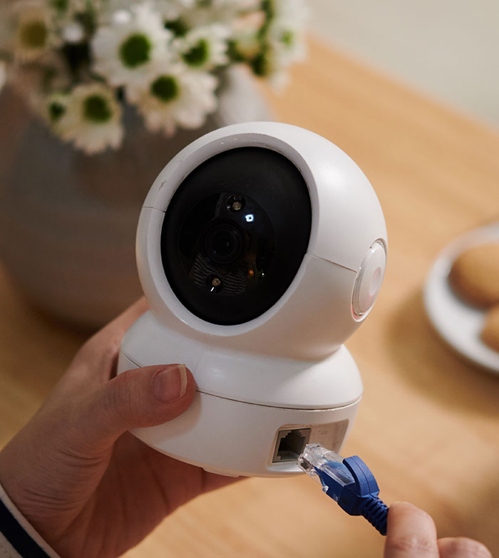 Woman Moves In With Her Boyfriend Of 5 Months, Suddenly Her Things Start Disappearing Woman Moves In With Her Boyfriend Of 5 Months, Suddenly Her Things Start Disappearing