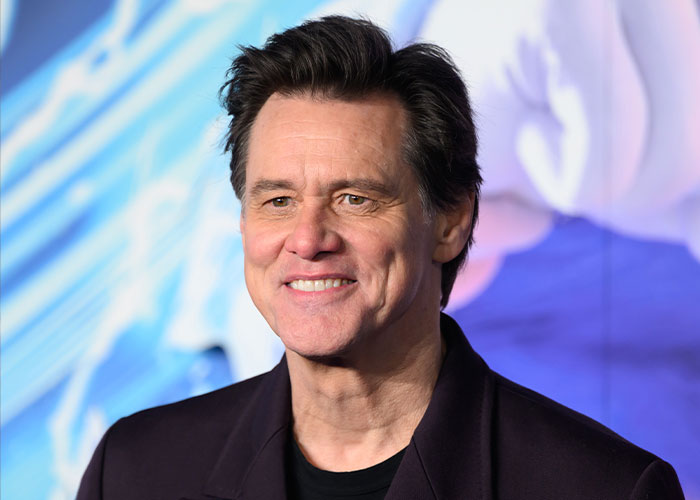“Who The Hell Is That Guy?”: Fans Convinced Something Is Seriously Off In Viral Jim Carrey Footage “Who The Hell Is That Guy?”: Fans Convinced Something Is Seriously Off In Viral Jim Carrey Footage