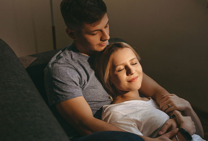 Man Gives Wife A Second Chance After She Leaves And Begs Him To Take Her Back, Internet Has Thoughts