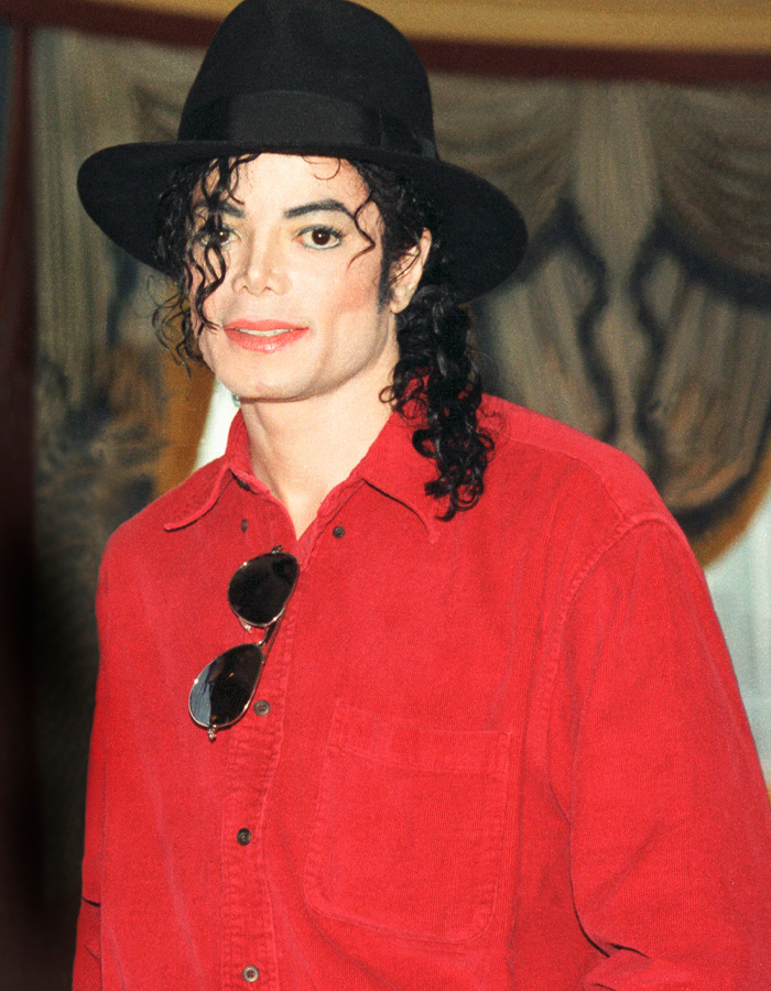 “Who Is The Biological Dad?”: Paris Jackson Under Fan Scrutiny After Her Reunion With Mom Debbie Rowe “Who Is The Biological Dad?”: Paris Jackson Under Fan Scrutiny After Her Reunion With Mom Debbie Rowe