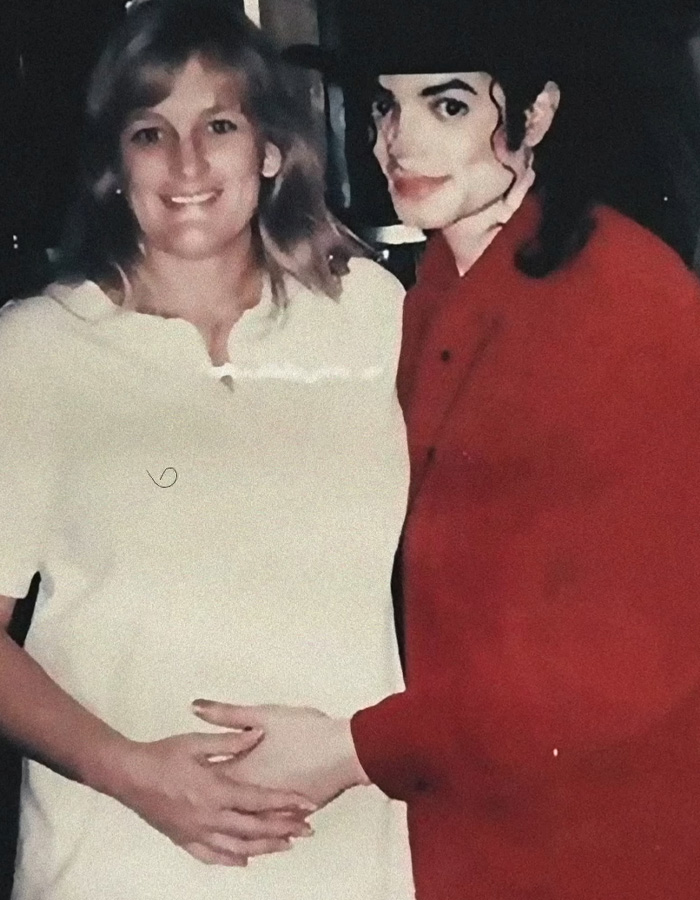 “Who Is The Biological Dad?”: Paris Jackson Under Fan Scrutiny After Her Reunion With Mom Debbie Rowe “Who Is The Biological Dad?”: Paris Jackson Under Fan Scrutiny After Her Reunion With Mom Debbie Rowe