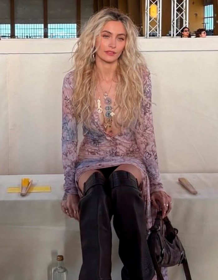 “Who Is The Biological Dad?”: Paris Jackson Under Fan Scrutiny After Her Reunion With Mom Debbie Rowe “Who Is The Biological Dad?”: Paris Jackson Under Fan Scrutiny After Her Reunion With Mom Debbie Rowe