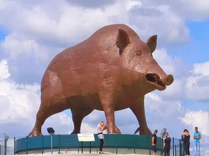 79 Statues From All Over The World That Make People Question Reality