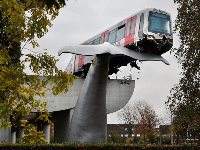 79 Statues From All Over The World That Make People Question Reality