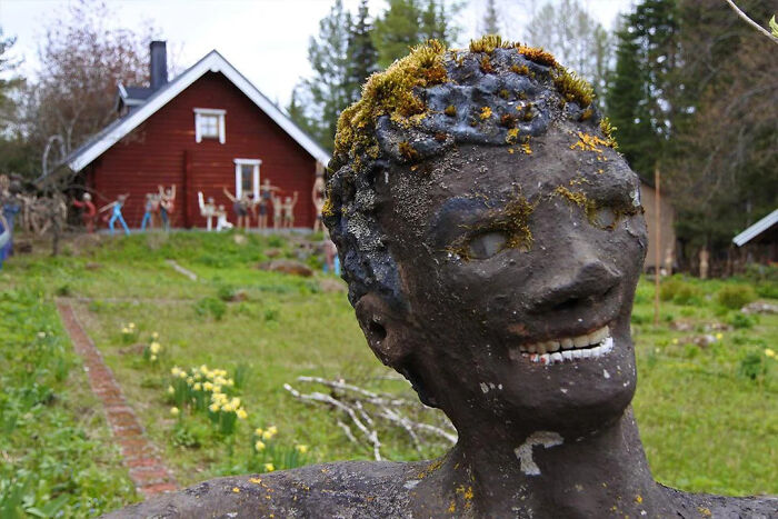 79 Statues From All Over The World That Make People Question Reality