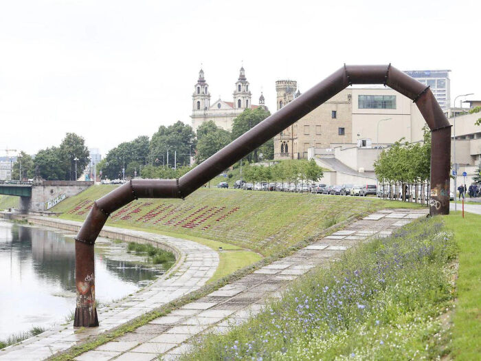 79 Statues From All Over The World That Make People Question Reality