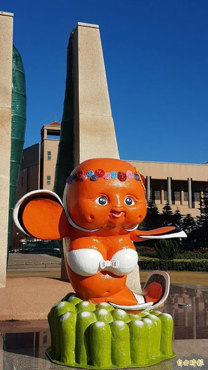 79 Statues From All Over The World That Make People Question Reality