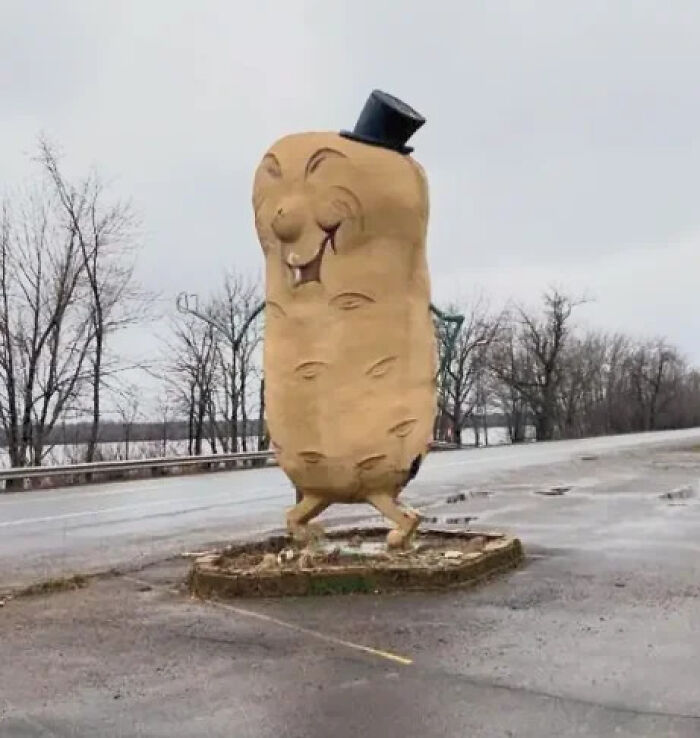 79 Statues From All Over The World That Make People Question Reality