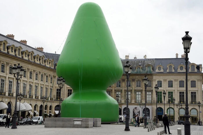 79 Statues From All Over The World That Make People Question Reality