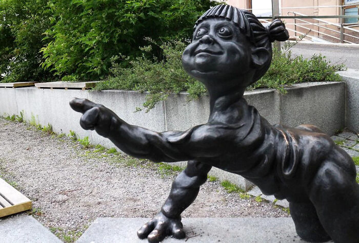 79 Statues From All Over The World That Make People Question Reality