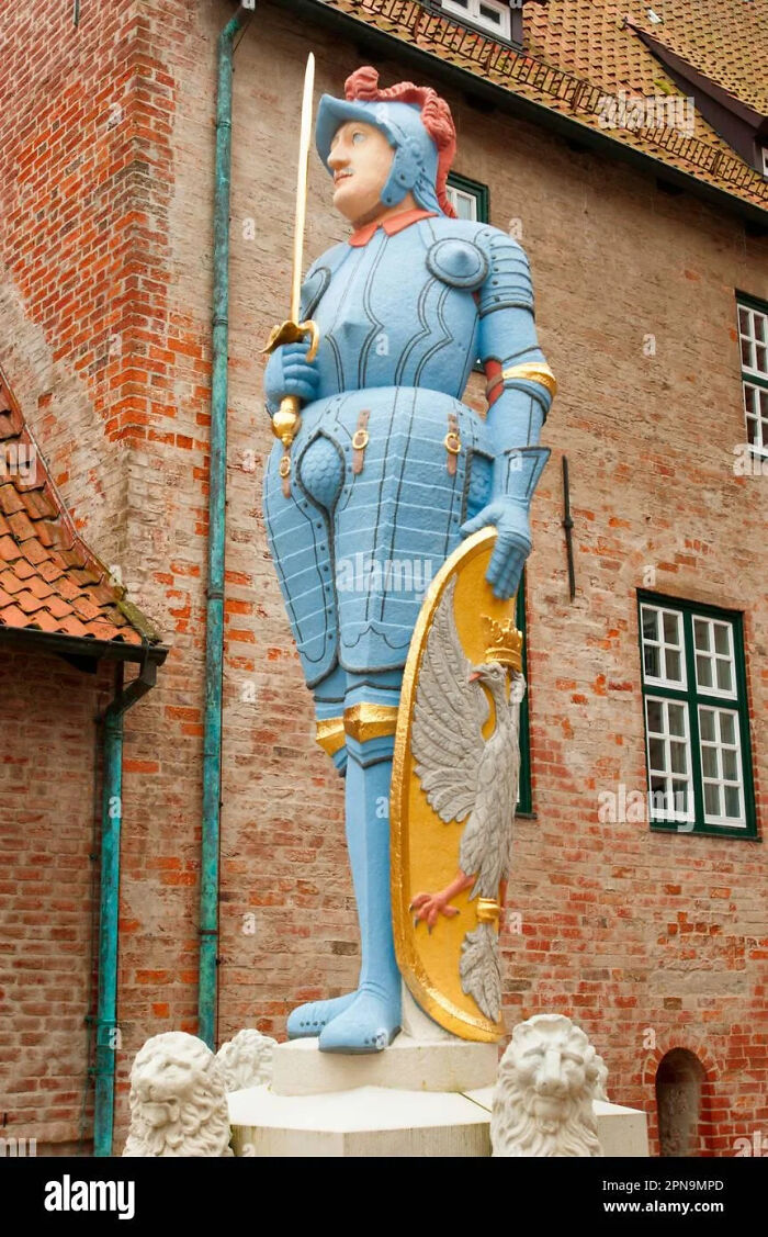 79 Statues From All Over The World That Make People Question Reality