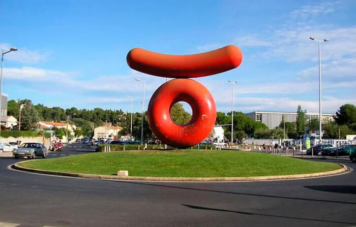 79 Statues From All Over The World That Make People Question Reality