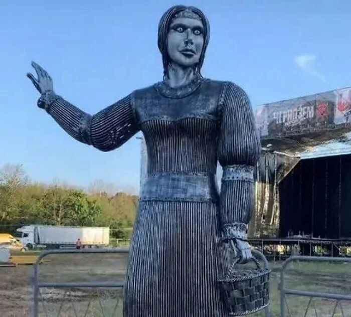 79 Statues From All Over The World That Make People Question Reality