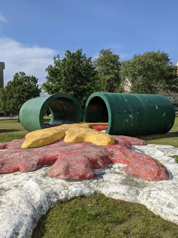 79 Statues From All Over The World That Make People Question Reality