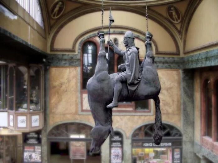 79 Statues From All Over The World That Make People Question Reality