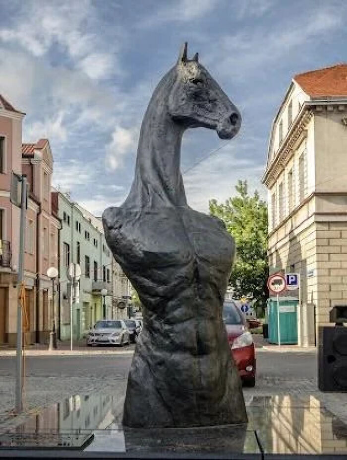 79 Statues From All Over The World That Make People Question Reality