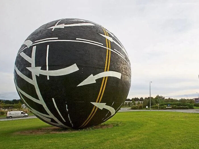 79 Statues From All Over The World That Make People Question Reality