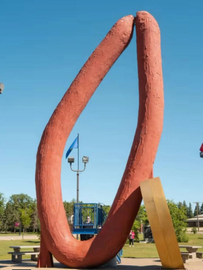 79 Statues From All Over The World That Make People Question Reality