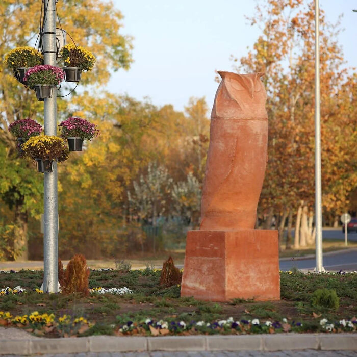 79 Statues From All Over The World That Make People Question Reality