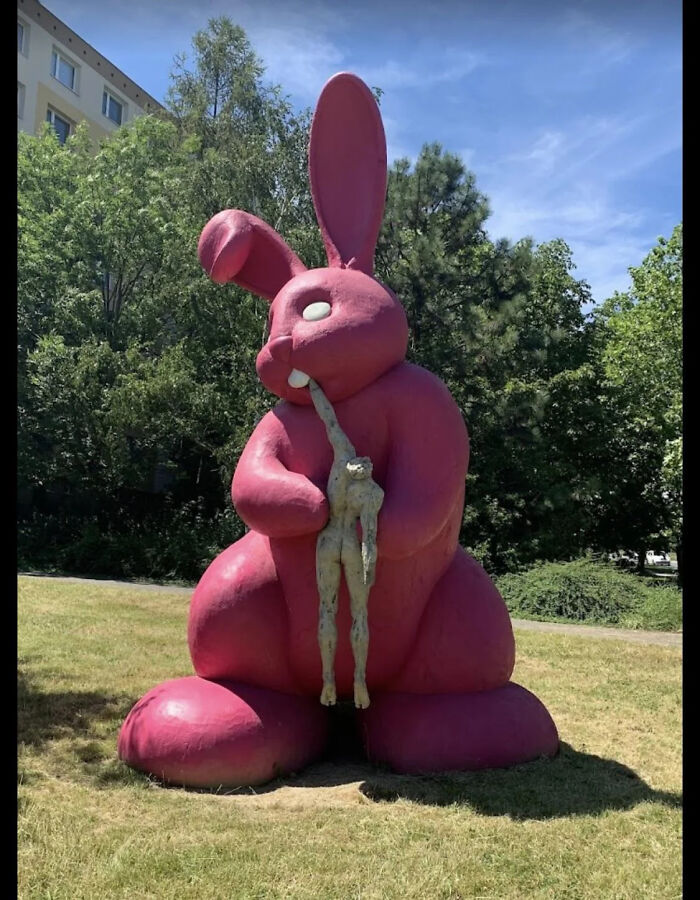 79 Statues From All Over The World That Make People Question Reality