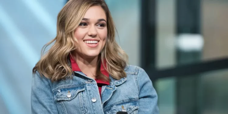 Sadie Robertson a famous person from duck dynasty