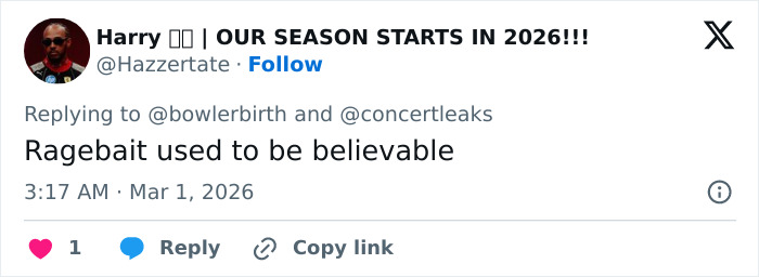 Chaos At Brit Awards As Singer Gets Pushed Off Stage Mid Performance In Viral Video Chaos At Brit Awards As Singer Gets Pushed Off Stage Mid Performance In Viral Video