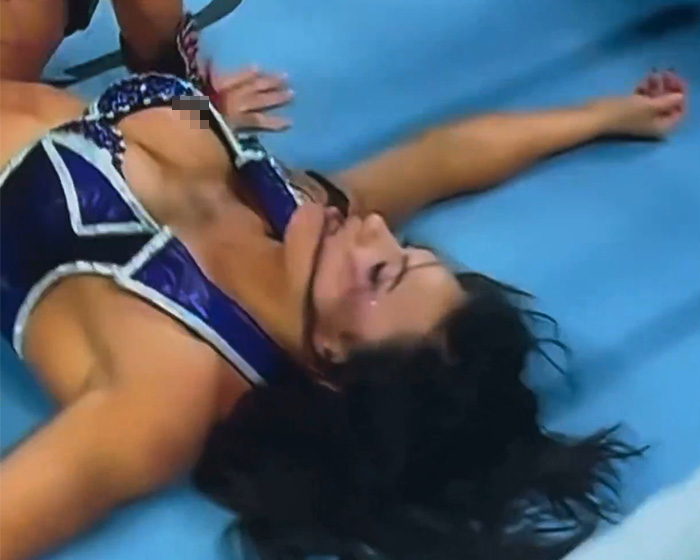 Pro Wrestler Kiana James Suffers Awkward Wardrobe Malfunction On Live TV