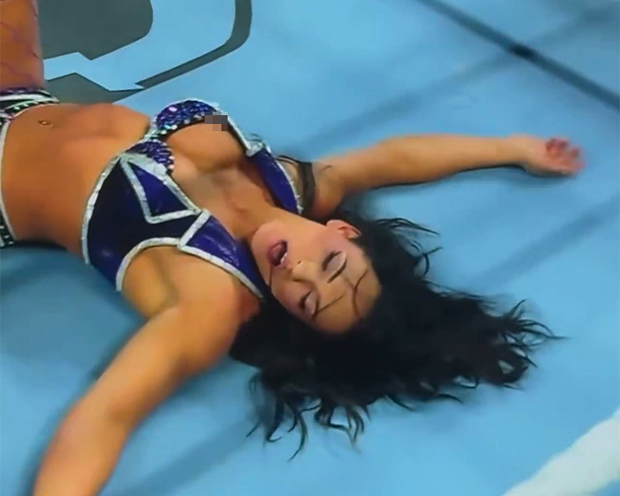 Pro Wrestler Kiana James Suffers Awkward Wardrobe Malfunction On Live TV