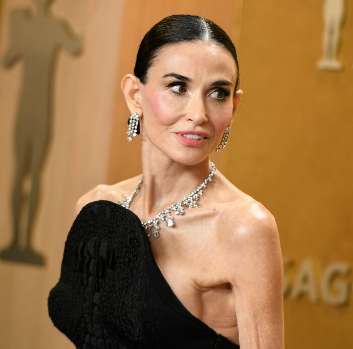 “Is This The Latest Beauty Standard?”: Demi Moore’s Red Carpet Transformation Sparks Debate