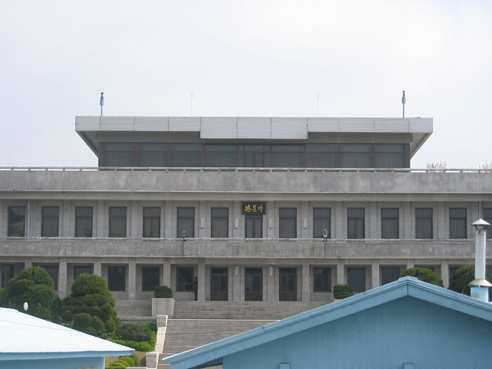 “Many People Still Believe It”: 25 Silly Yet Popular Myths About Iconic Landmarks Around The World