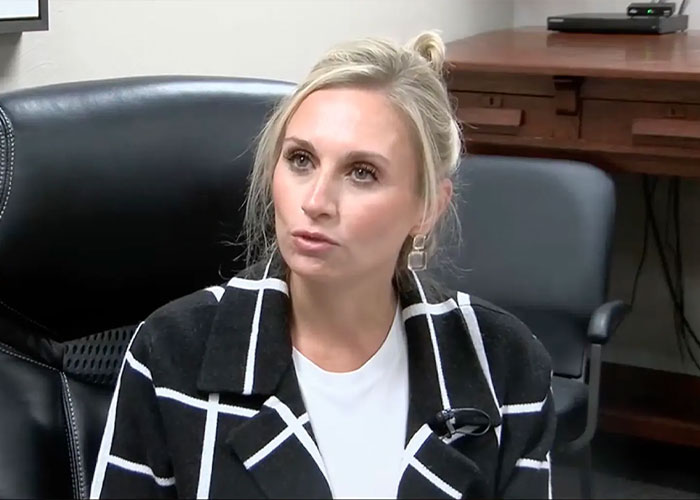 Panicked Texts Mayor Blasted Out After She Was Allegedly Caught At Pool Party With Son’s Friend Panicked Texts Mayor Blasted Out After She Was Allegedly Caught At Pool Party With Son’s Friend