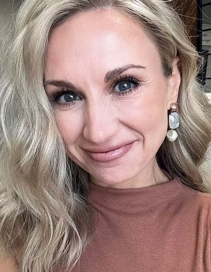 Panicked Texts Mayor Blasted Out After She Was Allegedly Caught At Pool Party With Son’s Friend Panicked Texts Mayor Blasted Out After She Was Allegedly Caught At Pool Party With Son’s Friend