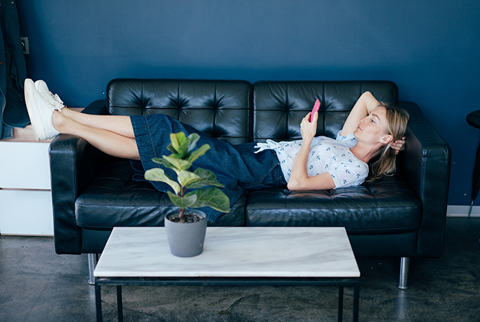 Man Hides A Camera In The House To Prove His SAHM Wife Is Lazy And Worthless, Internet Takes His Side