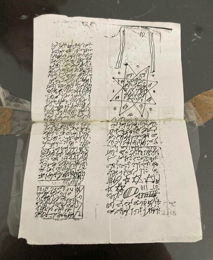 People Are Rethinking Their Decision To Move After Finding These 39 Creepy Things In Their New Homes (New Pics)