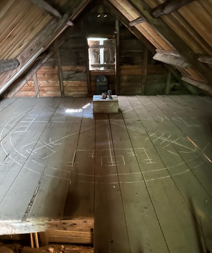 People Are Rethinking Their Decision To Move After Finding These 39 Creepy Things In Their New Homes (New Pics)