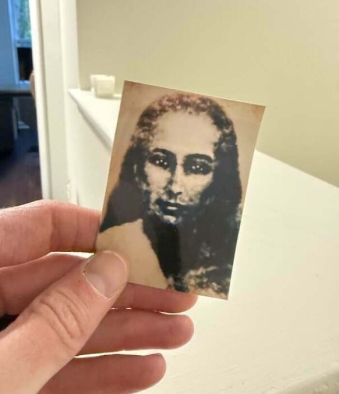 People Are Rethinking Their Decision To Move After Finding These 39 Creepy Things In Their New Homes (New Pics)