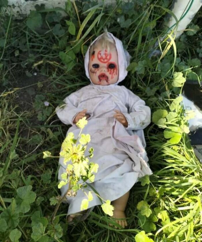 People Are Rethinking Their Decision To Move After Finding These 39 Creepy Things In Their New Homes (New Pics)