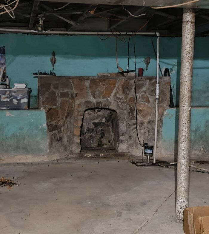 People Are Rethinking Their Decision To Move After Finding These 39 Creepy Things In Their New Homes (New Pics)