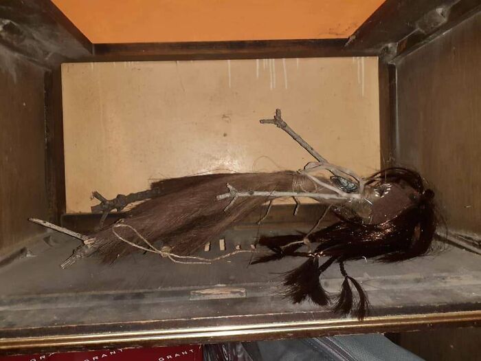 People Are Rethinking Their Decision To Move After Finding These 39 Creepy Things In Their New Homes (New Pics)