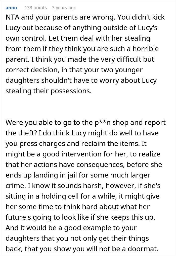 Woman Kicks Out Oldest Daughter After She Sells Family Heirlooms That She Didn’t Even Inherit Woman Kicks Out Oldest Daughter After She Sells Family Heirlooms That She Didn’t Even Inherit