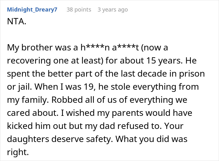 Woman Kicks Out Oldest Daughter After She Sells Family Heirlooms That She Didn’t Even Inherit Woman Kicks Out Oldest Daughter After She Sells Family Heirlooms That She Didn’t Even Inherit