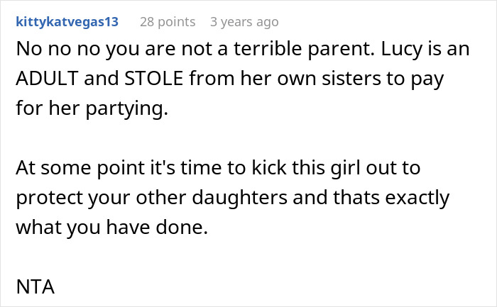 Woman Kicks Out Oldest Daughter After She Sells Family Heirlooms That She Didn’t Even Inherit Woman Kicks Out Oldest Daughter After She Sells Family Heirlooms That She Didn’t Even Inherit