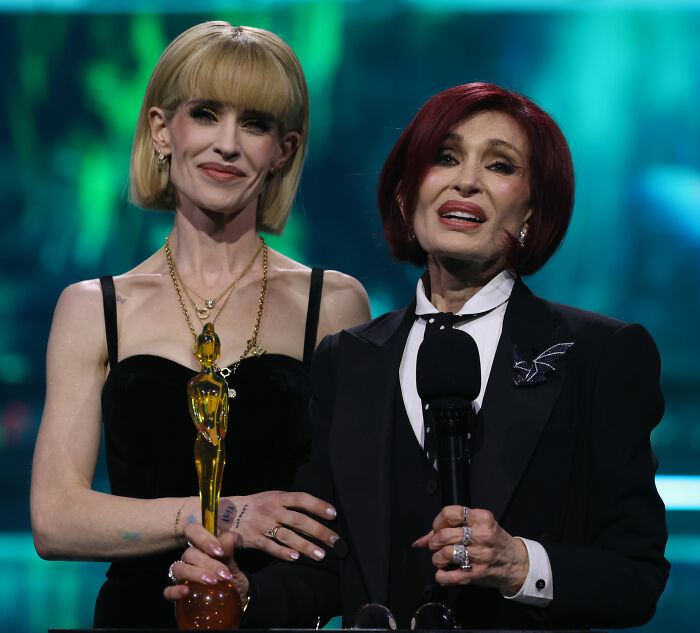 “Dealing With A Lot”: How Kelly Osbourne’s Friends Are Reacting To Her Dramatic Weight Loss “Dealing With A Lot”: How Kelly Osbourne’s Friends Are Reacting To Her Dramatic Weight Loss